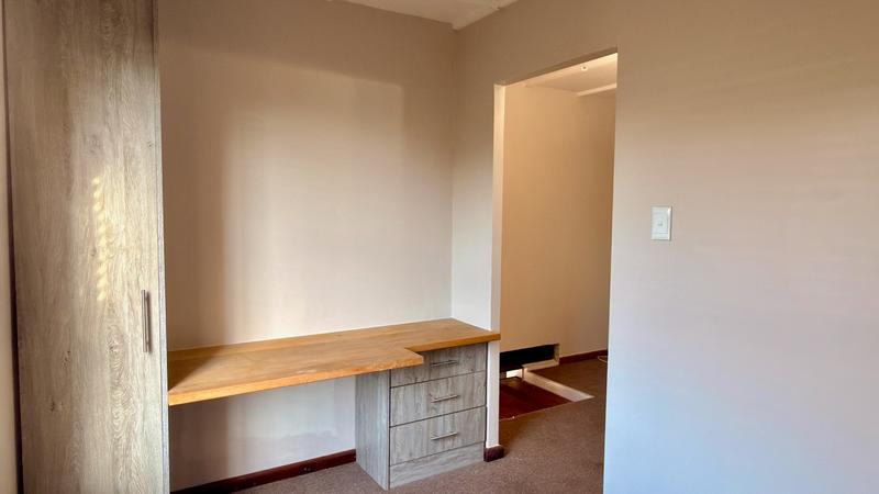 5 Bedroom Property for Sale in Kenridge Western Cape